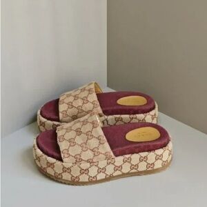 Gucci Beige and Burgundy Women's Slide Sandals